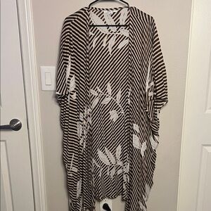 O'Neill Beige and Black Patterned Kimono